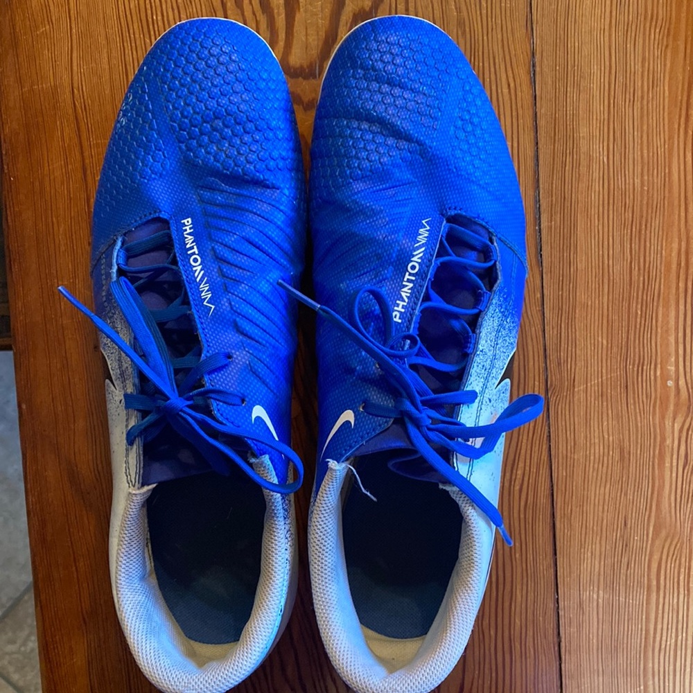 Mens size 13 Nike soccer cleats